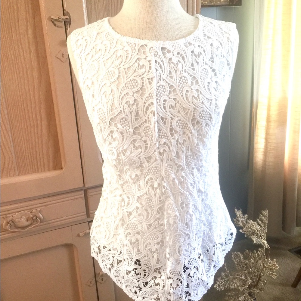 🌺FINAL PRICE🌺Lacy Top with Asymmetrical Bottom